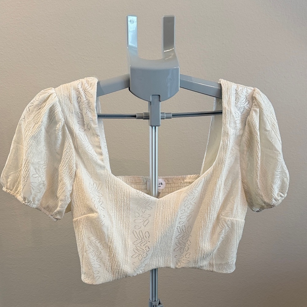 Le Lis Cream Floral Puff Sleeve Crop Blouse